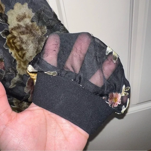 A New Day Sheer Velvet Floral Long Sleeve Blouse Size Large - Picture 8 of 9